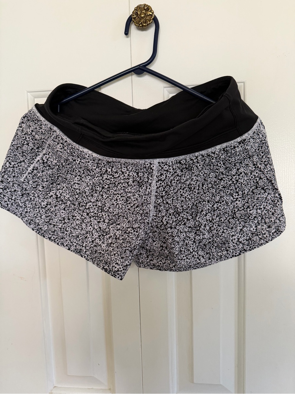 lululemon athletica Black & White Speed up Shorts size 4